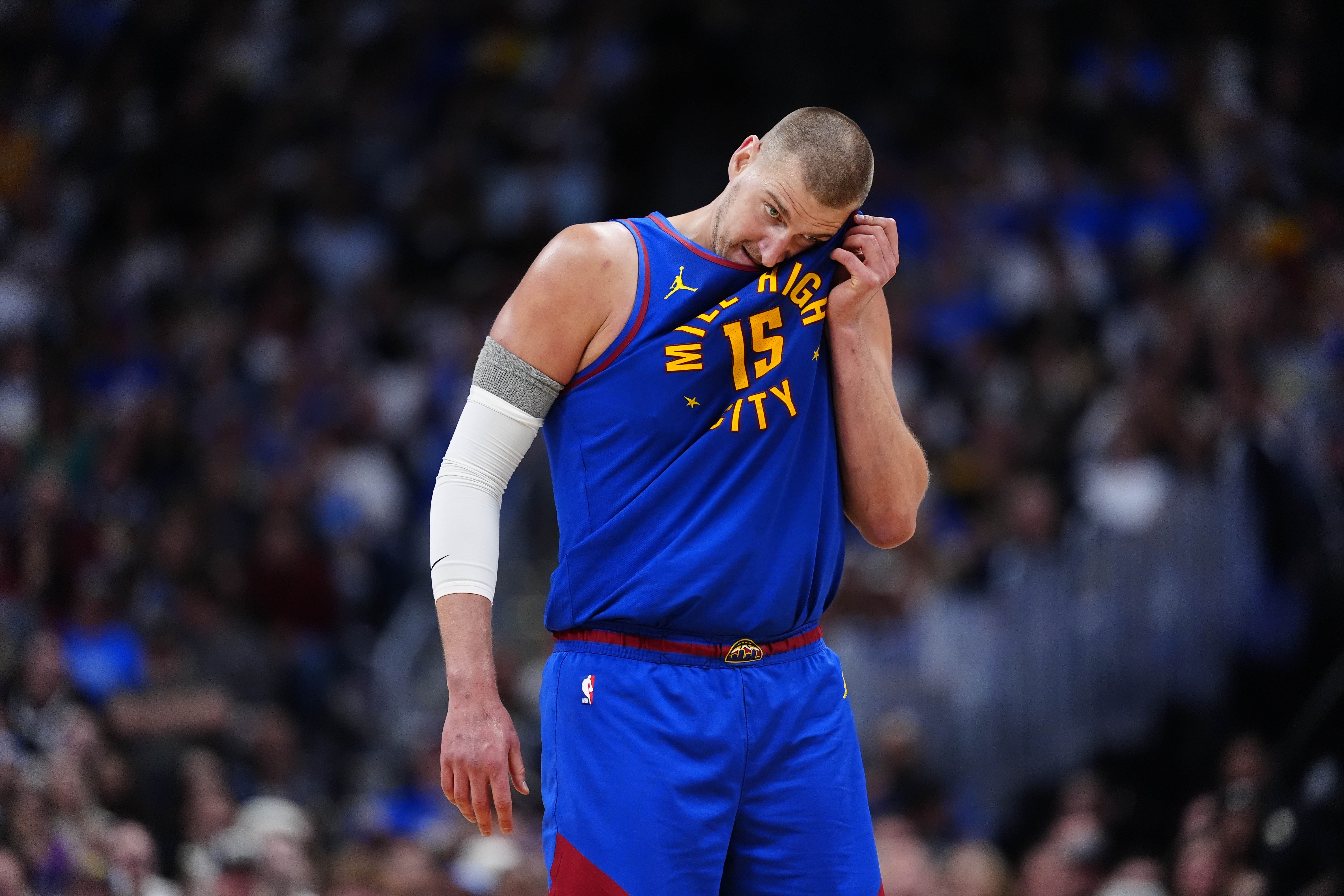 命中率39.1/18.5%！如何评价自己这轮系列赛的表现？约基奇：一般